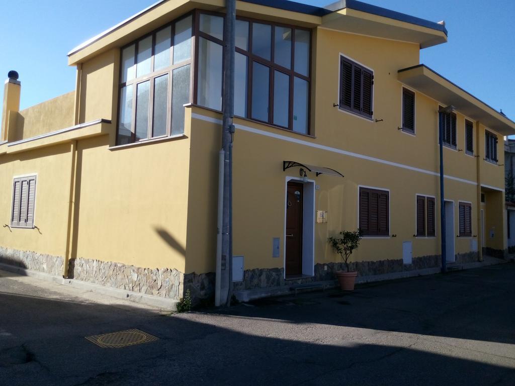 Casa Vacanze Rose E Fiori Sardegna San Vito  Exterior photo